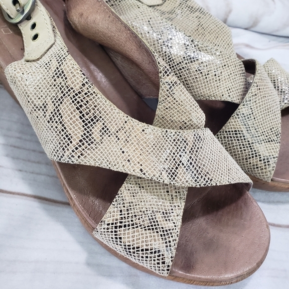 Dansko Jacinda Khaki Tan Snakeskin Leather Slingback Sandals Womens 37 Faux Wood - Picture 4 of 13
